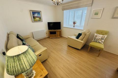 2 bedroom retirement property for sale, Eskdale Avenue, Northolt