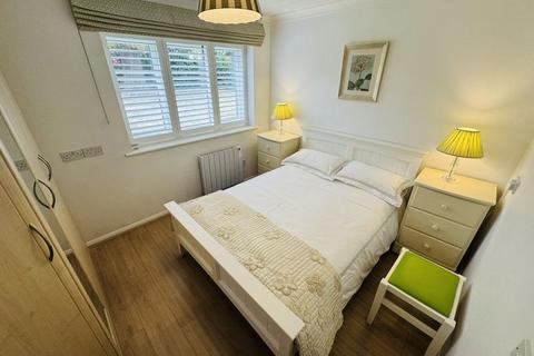 2 bedroom retirement property for sale, Eskdale Avenue, Northolt