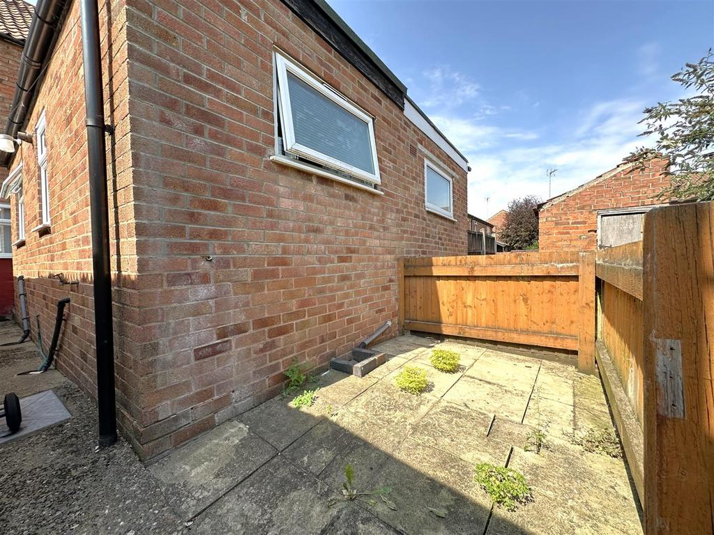 Rear Courtyard 821