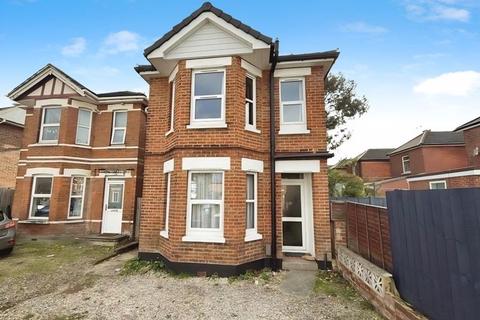 5 bedroom detached house to rent, Withermoor Road, Bournemouth BH9