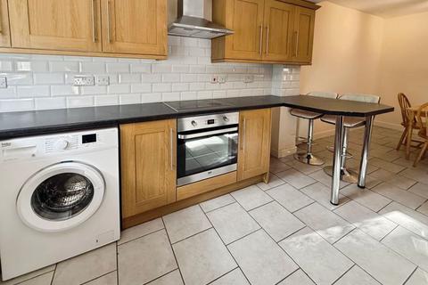 5 bedroom detached house to rent, Withermoor Road, Bournemouth BH9