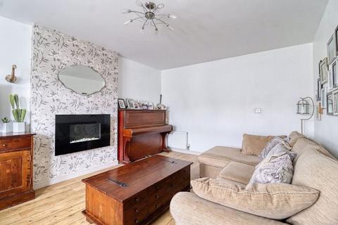 undefined, Field Road, Crowle