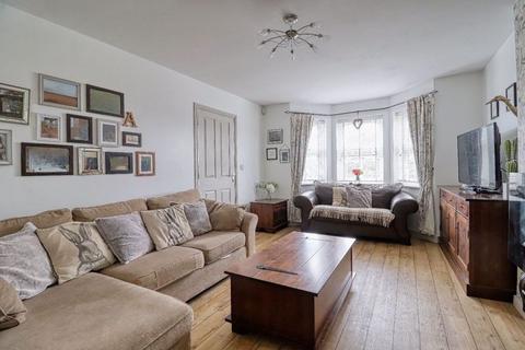 undefined, Field Road, Crowle