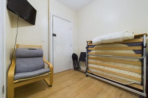 undefined, Randolph Approach, London