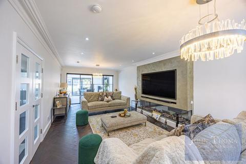 5 bedroom semi-detached house for sale, Kings Avenue, Woodford Green IG8