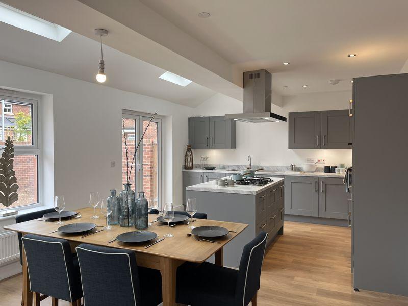 Kitchen / Dining...