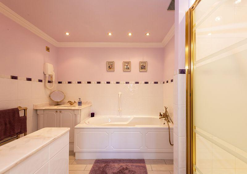 Bedroom 2 en-suite