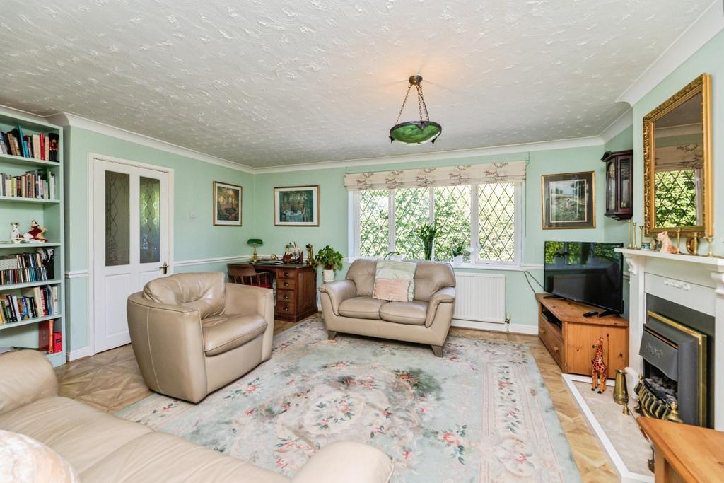 Pbox-living room-325953.jpg