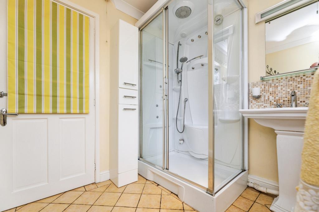 Pbox-bathroom-325953.jpg