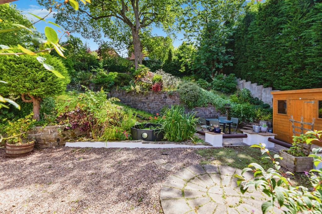 Pbox-garden-325953.jpg