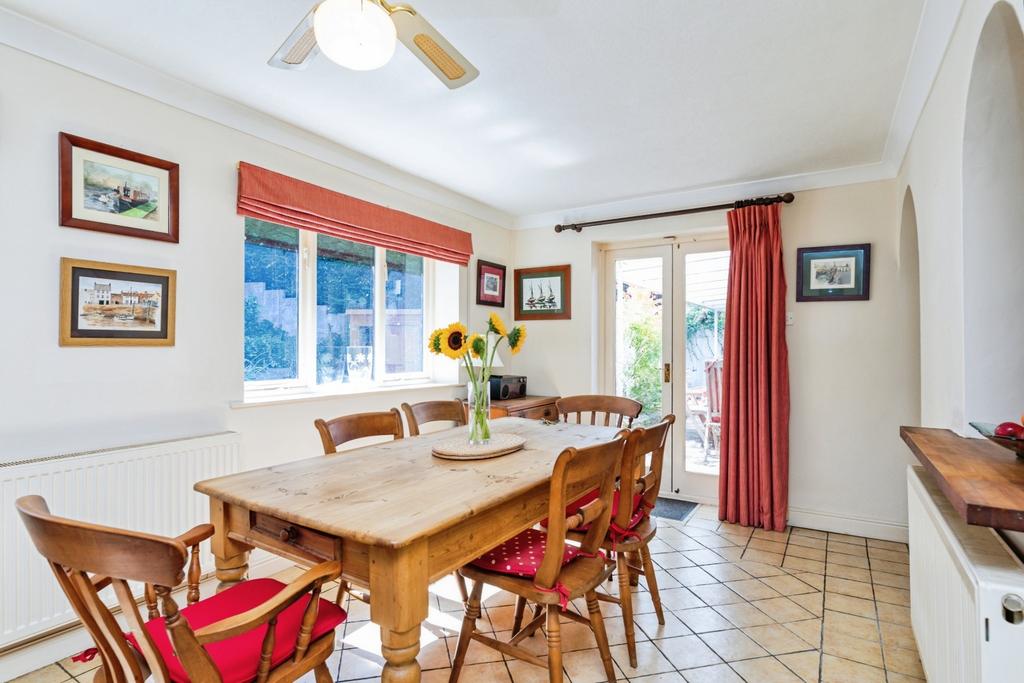 Pbox-dining room-325953.jpg
