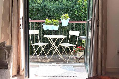 2 bedroom apartment for sale, Hale WA14