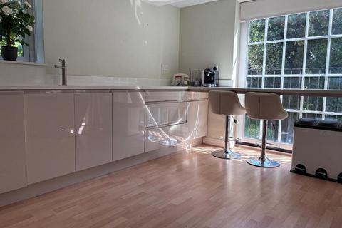 2 bedroom apartment for sale, Hale WA14