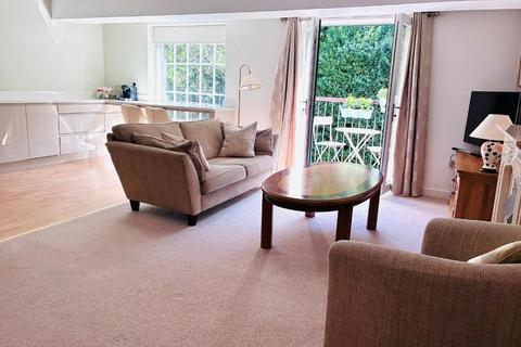 2 bedroom apartment for sale, Hale WA14