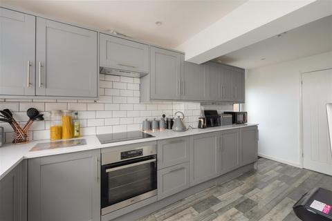 3 bedroom semi-detached house for sale, Millstream Close, Whitstable