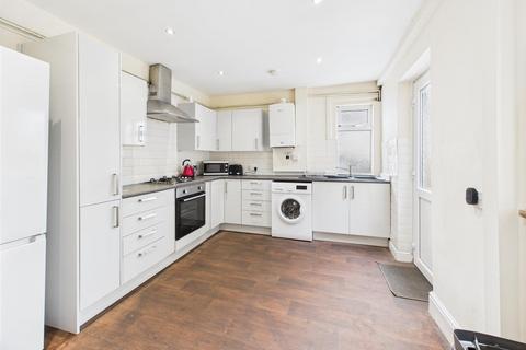 58 Coulston Road, Lancaster, LA1 3AE