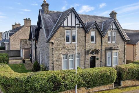 undefined, Young Street, Elgin