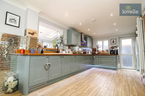 39 Clematis Avenue, Healing, Grimsby, DN41 7JJ