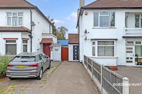 3 bedroom maisonette for sale, Southend Arterial Road, Hornchurch, RM11
