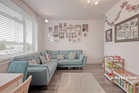 3 bedroom maisonette for sale, Southend Arterial Road, Hornchurch, RM11