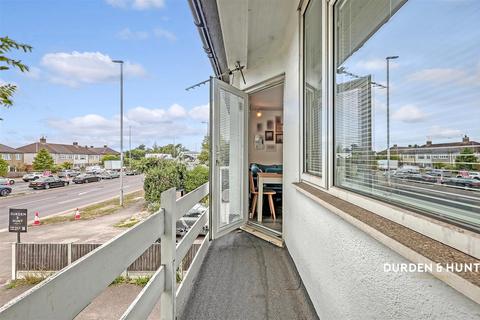 3 bedroom maisonette for sale, Southend Arterial Road, Hornchurch, RM11
