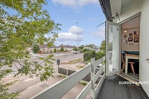 3 bedroom maisonette for sale, Southend Arterial Road, Hornchurch, RM11