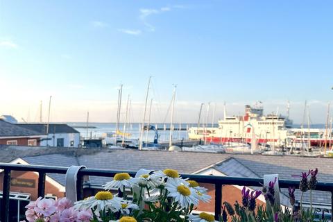 2 bedroom apartment for sale, Medina Road, Cowes, Isle of Wight