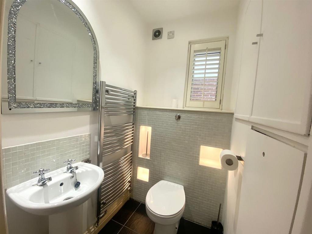 Bathroom 2.jpg