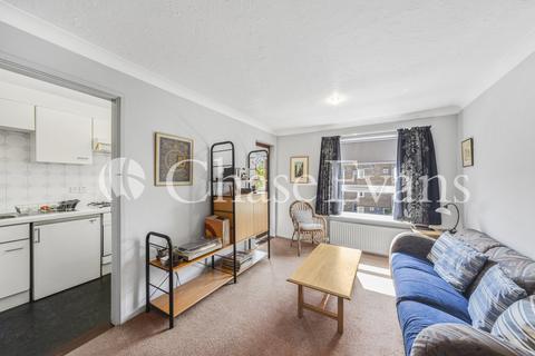 Horseshoe Close, Isle Of Dogs, London, E14