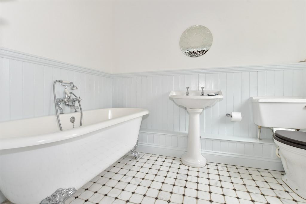 En-Suite Bathroom