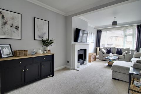 9 Craven Gardens, Harold Wood, Romford, RM3 0DF
