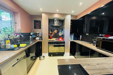 3 bedroom semi-detached house for sale, Beverley Road, West Bromwich, B71