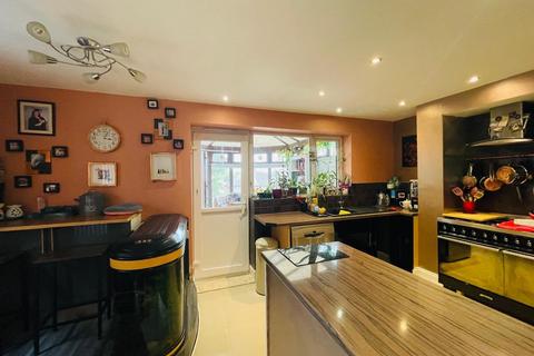 3 bedroom semi-detached house for sale, Beverley Road, West Bromwich, B71