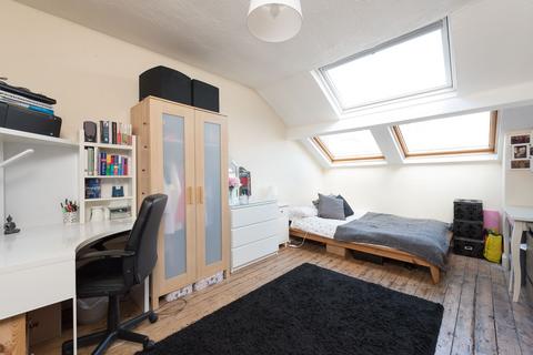 5 bedroom house to rent, 8 Claremont Avenue, LS3 1AT