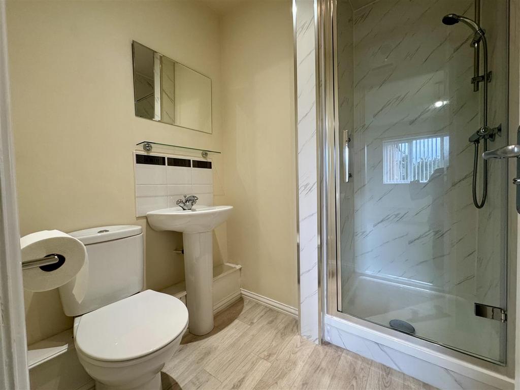 En suite shower