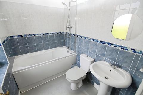2 bedroom terraced house to rent, Forest Road, West Yorkshire HD5