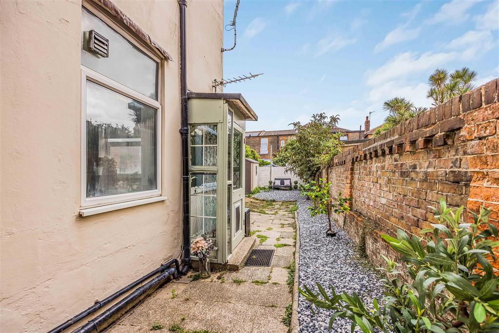 Flat 2, 27, Festing Road, Southsea-Small-Portico Ma
