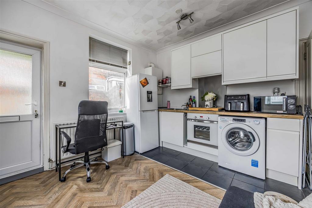 Flat 2, 27, Festing Road, Southsea-Small-Portico Ma