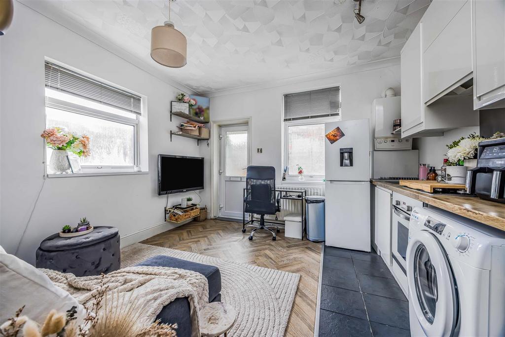 Flat 2, 27, Festing Road, Southsea-Small-Portico Ma