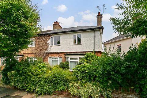 Lambert Avenue, Richmond, TW9