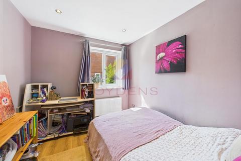 28 Beaumont Close, Colchester, CO4 5XE