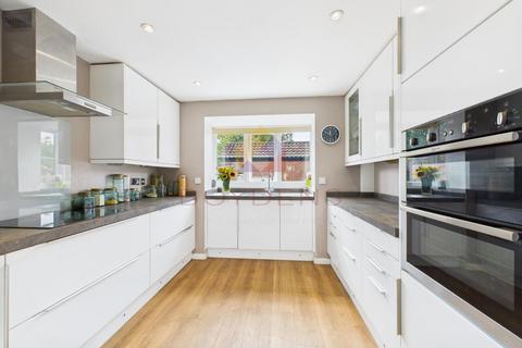 28 Beaumont Close, Colchester, CO4 5XE