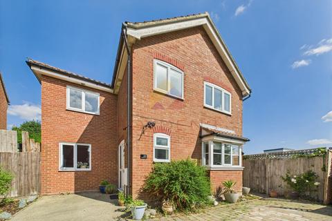 28 Beaumont Close, Colchester, CO4 5XE