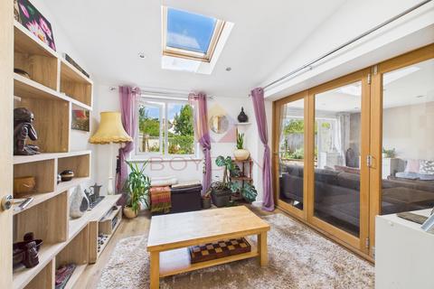 28 Beaumont Close, Colchester, CO4 5XE