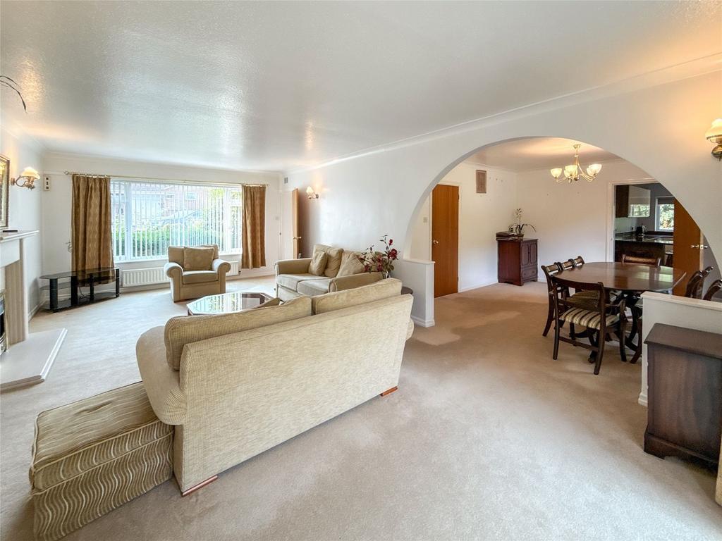 Lounge/Dining Room