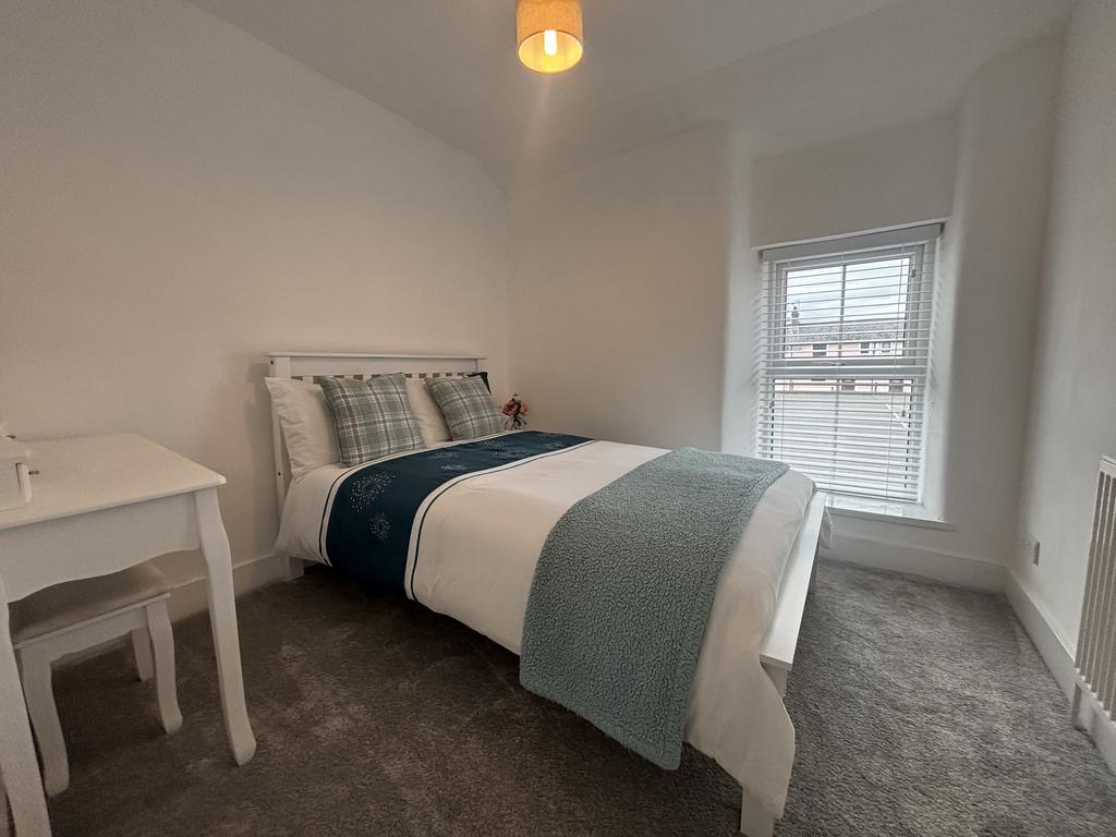 Front bedroom 1