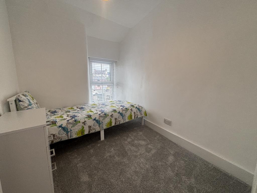 Front bedroom 2