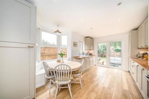 22 Lenham Road, London, SE12 8QN