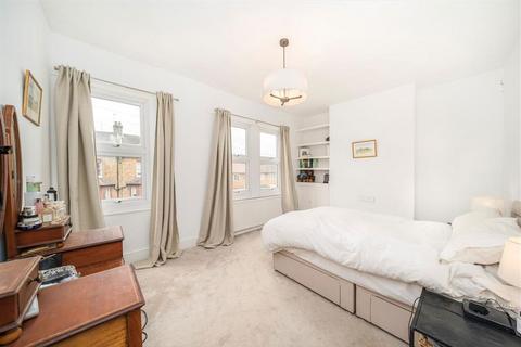 22 Lenham Road, London, SE12 8QN