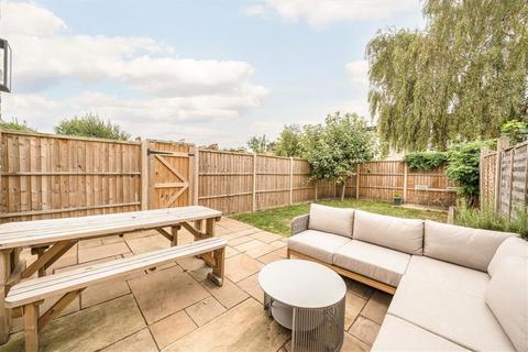 22 Lenham Road, London, SE12 8QN